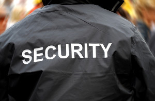 Großbritannien schult Türsteher und private Sicherheitsleute jetzt in Terrorabwehr