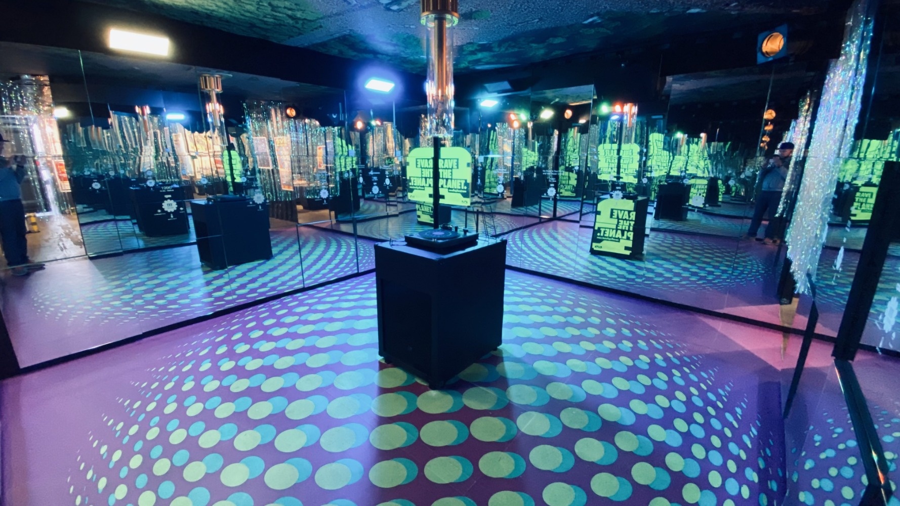 Container Rave Dr. Motte ruft zum Tanz im