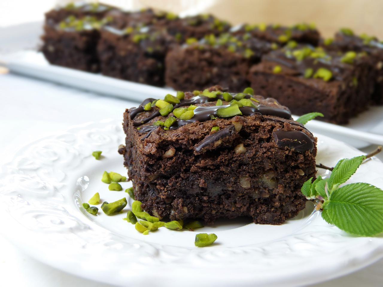 Neuer Mitarbeiter serviert HaschBrownies zum Einstand