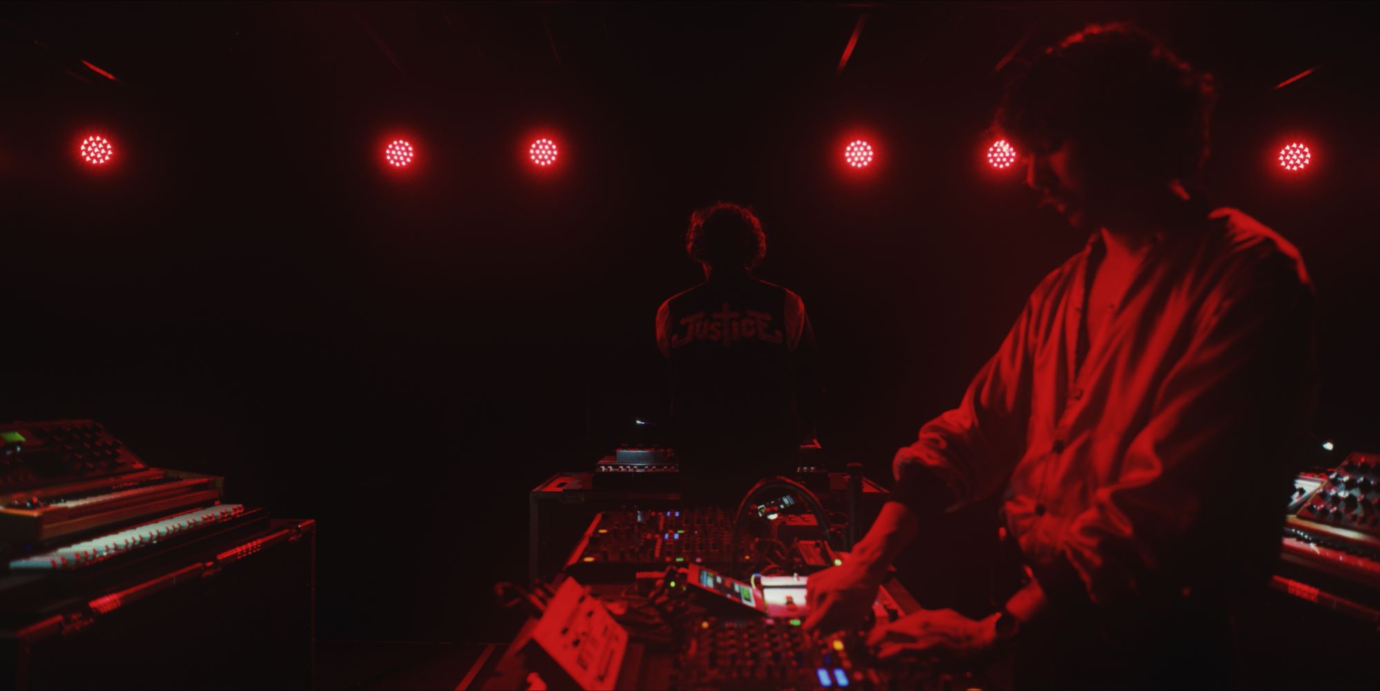 Justice veröffentlichen Debütalbum als DeluxeVersion