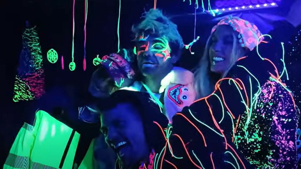 Ravern geht die Luft aus Illegaler Rave mit Politiker abgebrochen