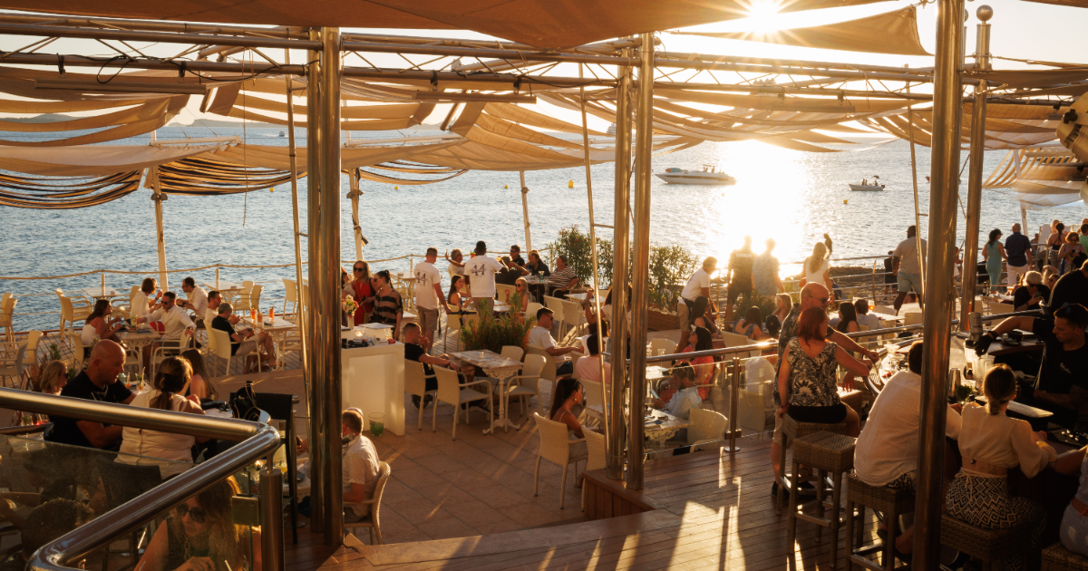 caf-del-mar-wird-45-jubil-ums-releases-und-er-ffnung-mit-neuem-look