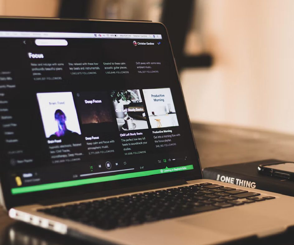 KI-Streaming-Betrug: Musiker muss für 18 Monate ins Gefängnis KI-Streaming-Betrug: Musiker muss für 18 Monate ins Gefängnis